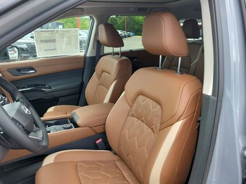 New 2026 Nissan Pathfinder Platinum AWD/4WD image 18