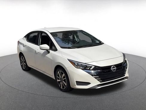 Used 2025 Nissan Versa SV FWD image 3