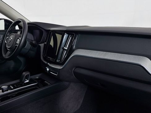 Used 2025 Volvo XC60 B5 Plus image 29