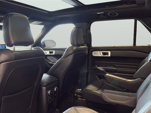 Used 2020 Ford Explorer ST w/ ST Street Pack image 17