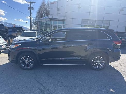 Used 2017 Toyota Highlander XLE image 9