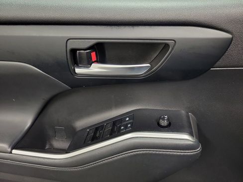 Used 2022 Toyota Highlander XLE image 20