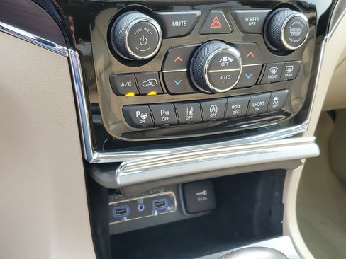 Used 2021 Jeep Grand Cherokee Overland AWD/4WD image 23