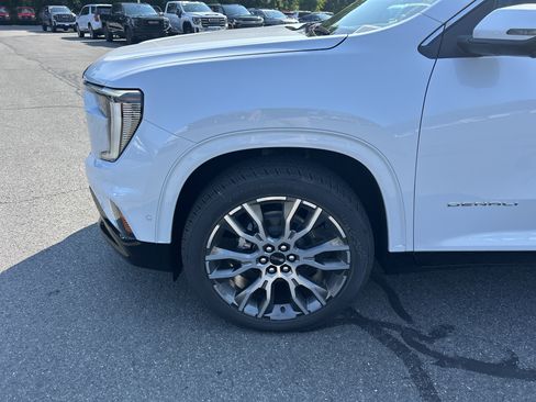 New 2026 GMC Acadia Denali Ultimate AWD/4WD image 4