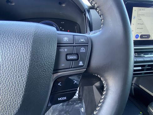 Used 2025 Toyota Camry SE FWD image 26