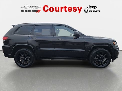Certified 2022 Jeep Grand Cherokee Laredo X image 4