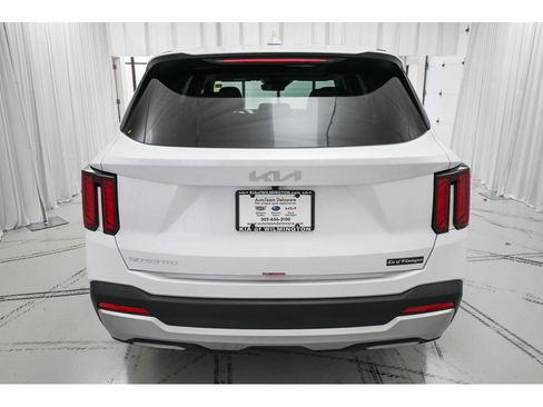 Certified 2025 Kia Sorento LX image 6