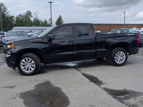 Used 2019 Chevrolet Silverado 1500 Custom w/ Custom Value Package AWD/4WD image 2