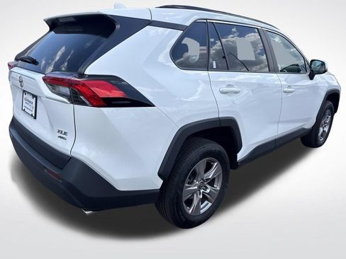 Used 2022 Toyota RAV4 XLE AWD/4WD image 14