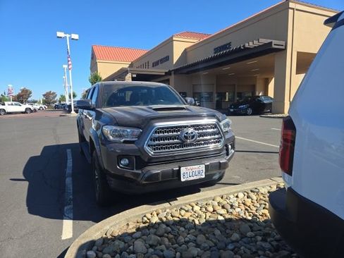 Certified 2017 Toyota Tacoma TRD Sport w/ Premium & Technology Package AWD/4WD image 21