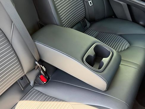 Used 2019 Toyota Camry SE FWD image 29
