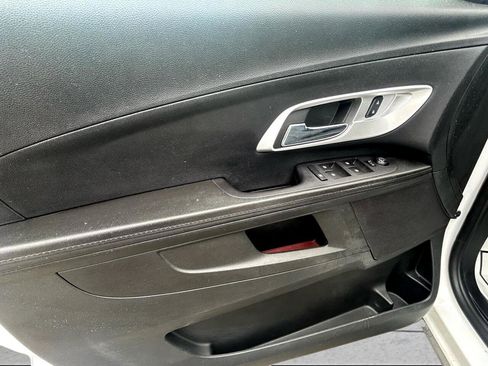 Used 2017 Chevrolet Equinox LT AWD/4WD image 9