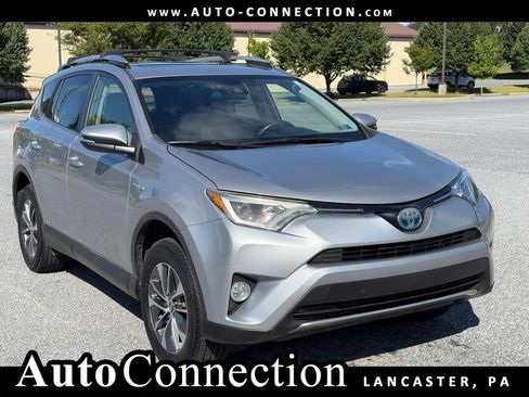 Used 2018 Toyota RAV4 XLE AWD/4WD image 1