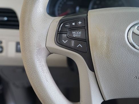 Used 2011 Toyota Sienna LE FWD image 13