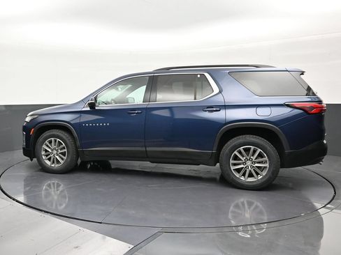 Used 2023 Chevrolet Traverse LT FWD image 2