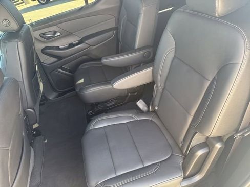 Used 2023 Chevrolet Traverse LT FWD image 25