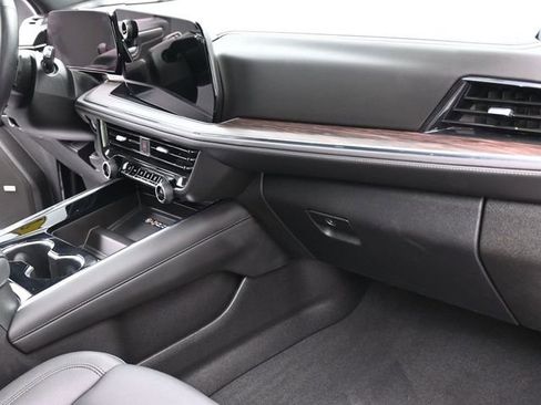 Used 2025 Chevrolet Suburban LT w/ Comfort Package image 30