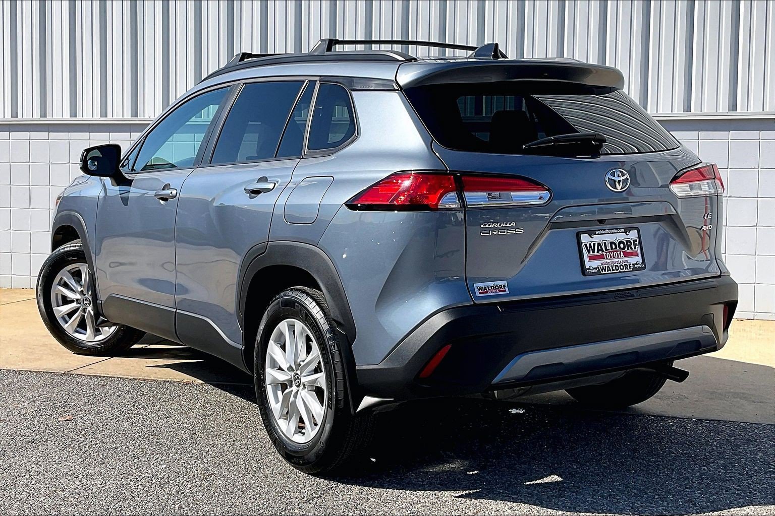 Used 2025 Toyota Corolla Cross LE AWD/4WD image 15