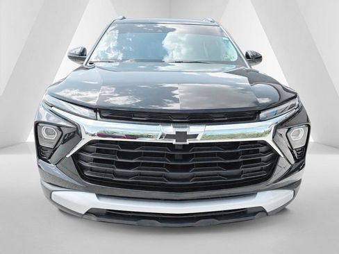 Used 2025 Chevrolet TrailBlazer LT w/ LT Cold Weather Package FWD image 2