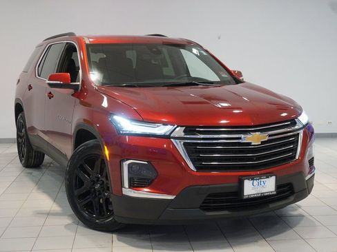 Certified 2023 Chevrolet Traverse LT w/ Rear Camera Mirror Package image 4