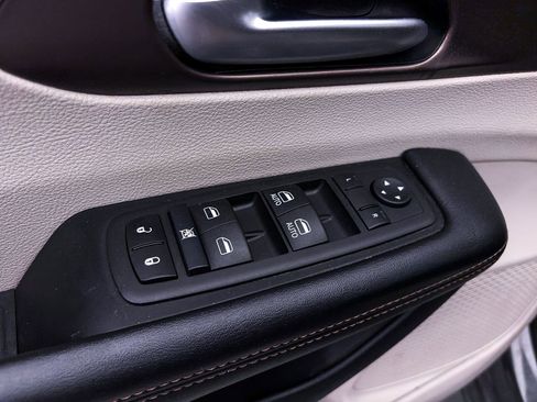 Used 2017 Chrysler Pacifica Touring FWD image 12