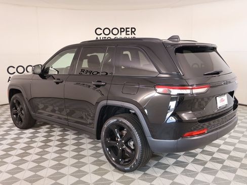 Used 2023 Jeep Grand Cherokee Limited w/ Black Appearance Package AWD/4WD image 24