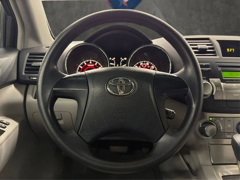 Used 2012 Toyota Highlander FWD image 30