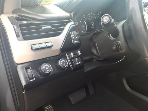 Used 2019 GMC Yukon Denali w/ Denali Ultimate Package AWD/4WD image 3