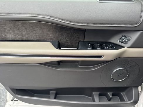 Used 2019 Ford Expedition Limited w/ Equipment Group 302A RWD image 10