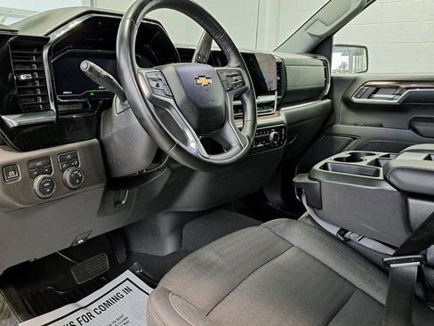 Used 2024 Chevrolet Silverado 1500 LT AWD/4WD image 8