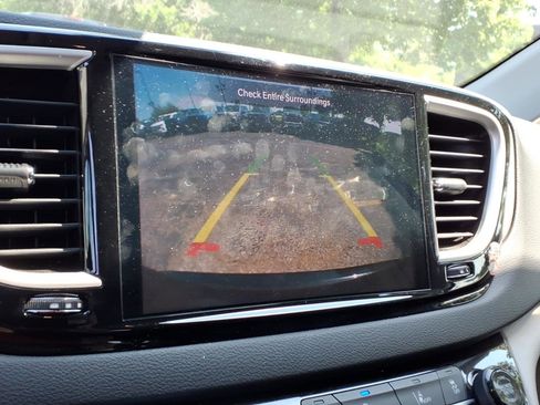 Used 2023 Chrysler Pacifica Touring-L FWD image 14