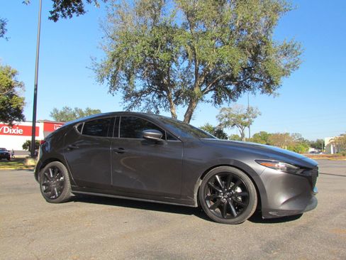 Used 2020 MAZDA MAZDA3 Hatchback w/ Premium Package image 10