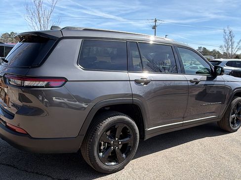Used 2024 Jeep Grand Cherokee L Limited w/ Black Appearance Package image 8