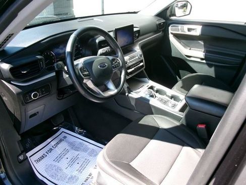 Used 2023 Ford Explorer XLT AWD/4WD image 11