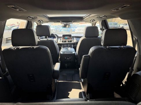 Used 2024 Chevrolet Suburban Z71 image 8