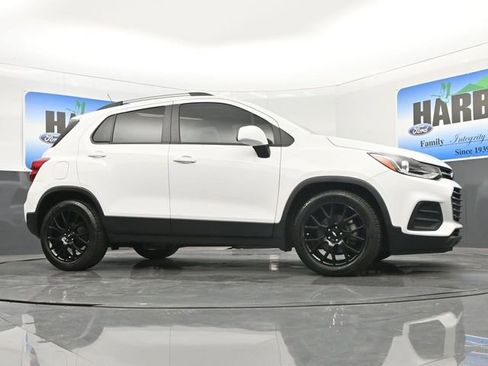 Used 2022 Chevrolet Trax LT w/ Sport Edition FWD image 22