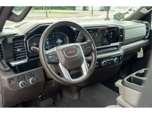 Used 2025 GMC Sierra 1500 SLT AWD/4WD image 11