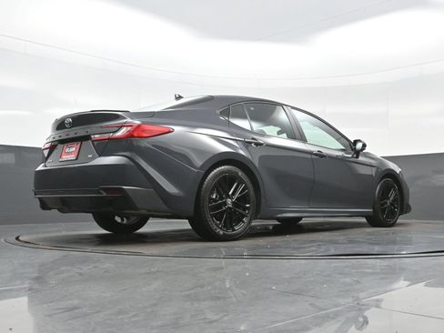 Used 2025 Toyota Camry SE FWD image 33