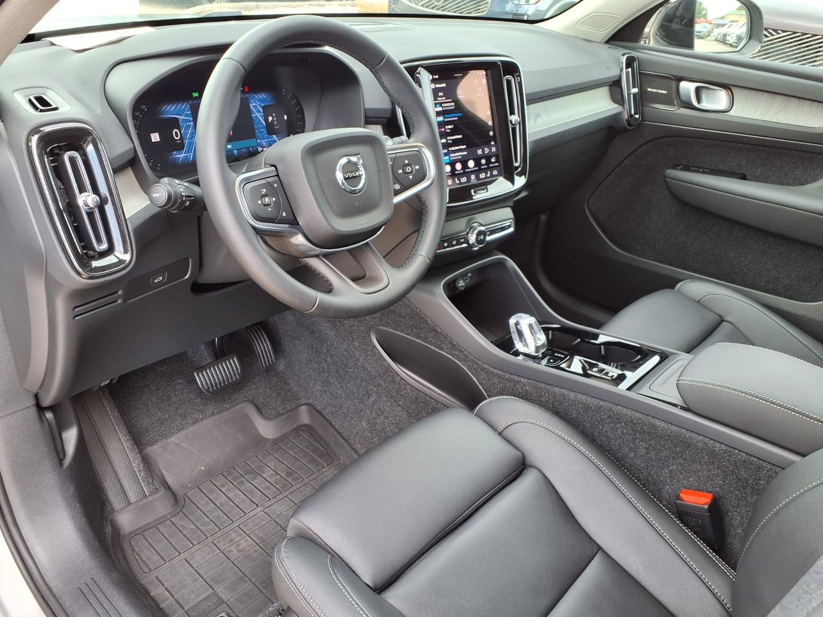 Certified 2025 Volvo XC40 B5 Ultra AWD/4WD image 20
