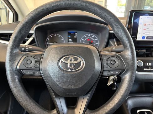 Used 2025 Toyota Corolla LE image 25
