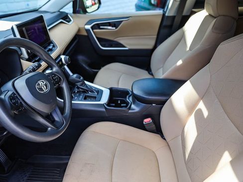 Used 2025 Toyota RAV4 XLE FWD image 18