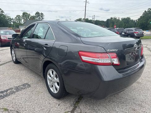 Used 2010 Toyota Camry LE FWD image 5