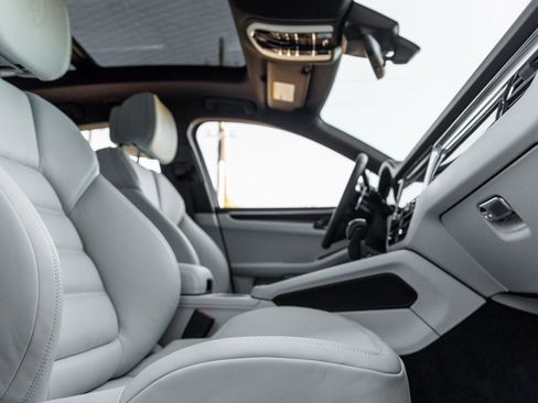 New 2026 Porsche Macan Turbo AWD/4WD image 44