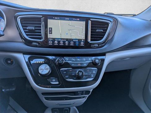 Used 2018 Chrysler Pacifica Touring-L Plus w/ Advanced Safetytec Group image 12