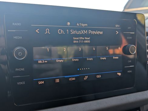 Used 2025 Volkswagen Jetta SE w/ Sunroof Package image 29