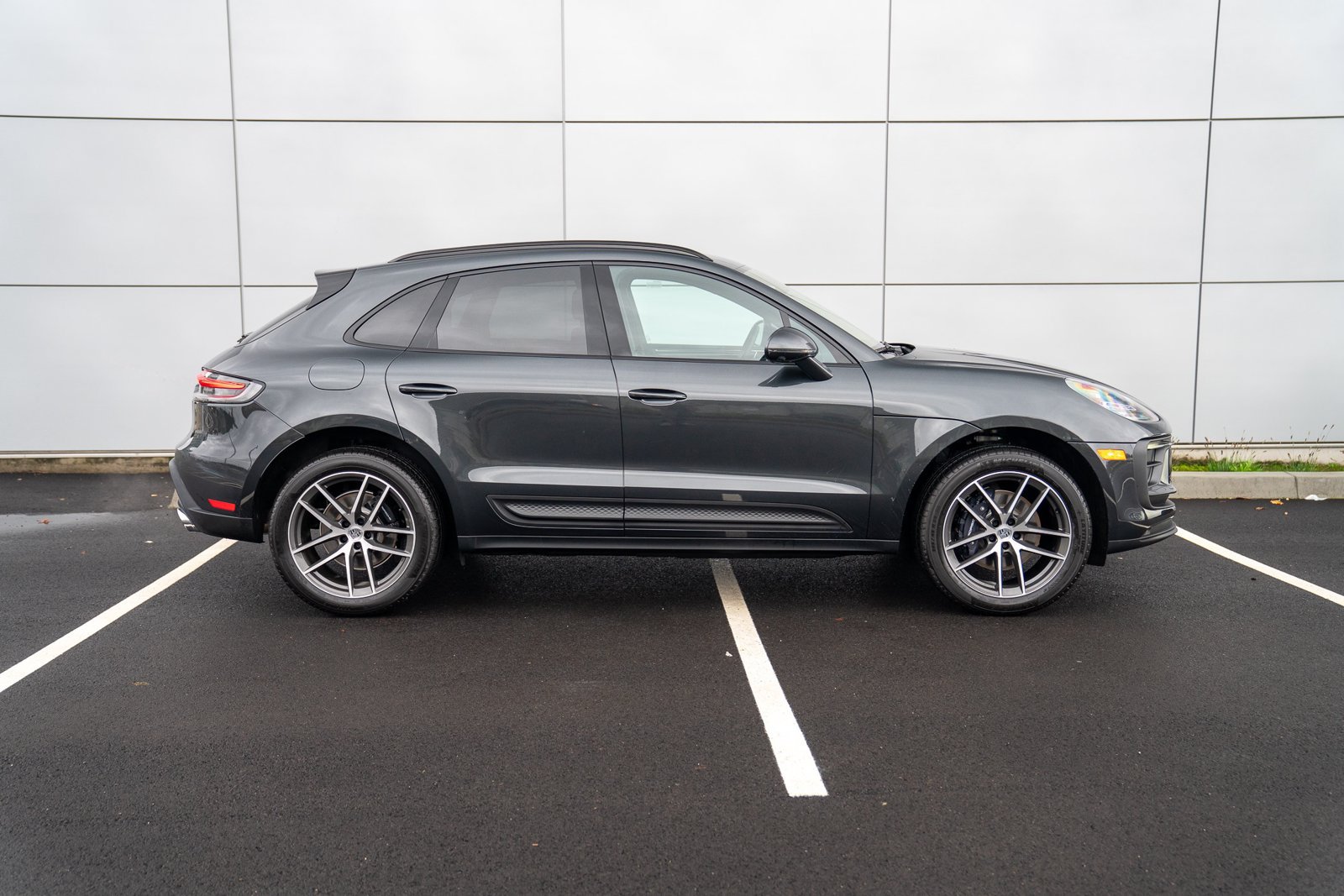 Certified 2026 Porsche Macan AWD/4WD image 8
