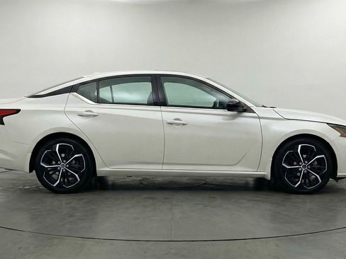 Used 2025 Nissan Altima 2.5 SR FWD image 11