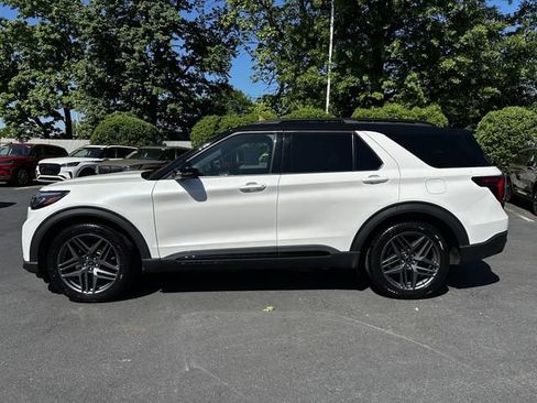 Certified 2025 Ford Explorer ST AWD/4WD image 8