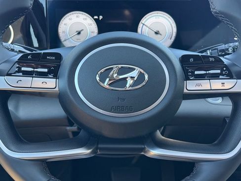 Used 2023 Hyundai Elantra Limited w/ Preferred Accessory Package FWD image 38