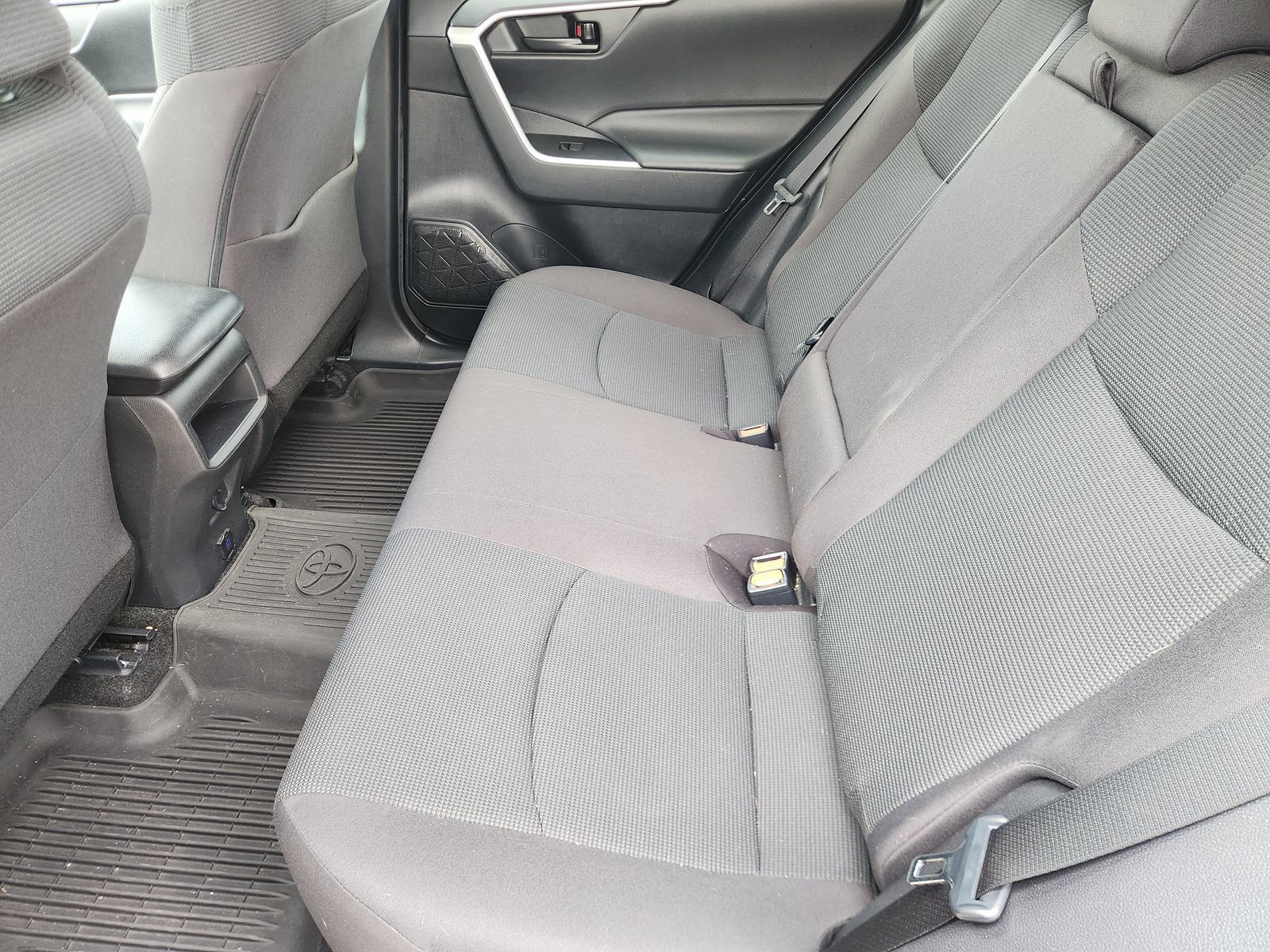 Used 2021 Toyota RAV4 LE FWD image 34